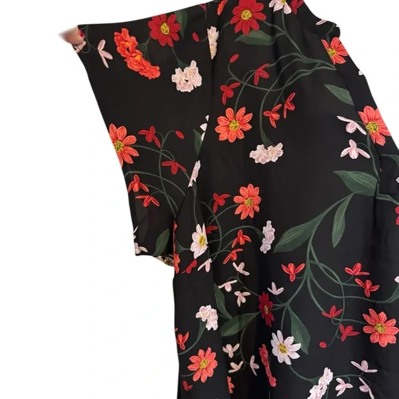 Torrid Black Floral Blouse Spring/Summer  PLUS: 5X      #P - Picture 3 of 9